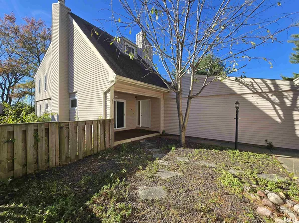 83 Country Pl, Springfield, IL 62703