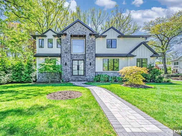 24 Edgewood St, Tenafly, NJ 07670