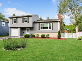 1361 California Rd, Eastchester, NY 10709