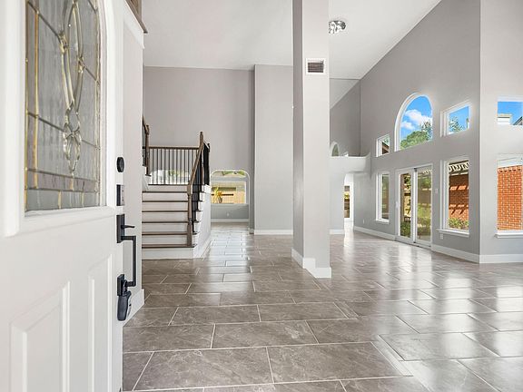 4th image of 2814 Lake Colony Dr