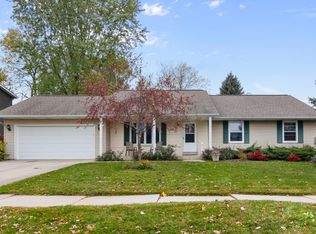 108 Deer Ridge Dr, West Bend, WI 53095