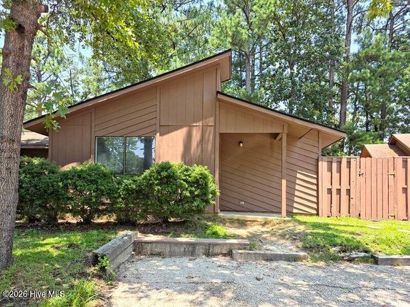 707 Hedgelawn Way