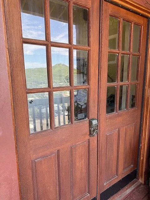 6 bed, 6000 sqft, $8,600 — Photo 3