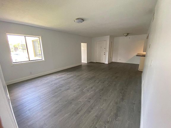 4th image of 526 Shady Pine Way #D1