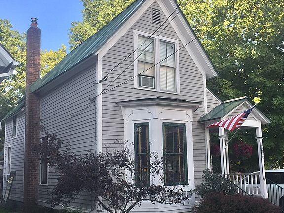 3rd image of 162 Clinton St