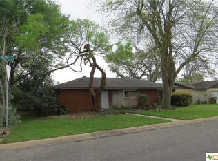 130 Palmo Dr, Luling, TX 78648