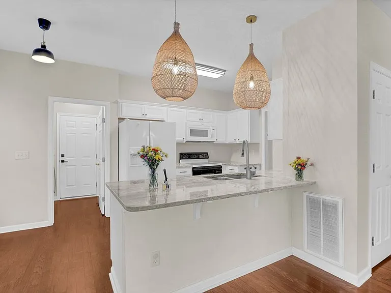 1010 Meridian Dr — Photo 12