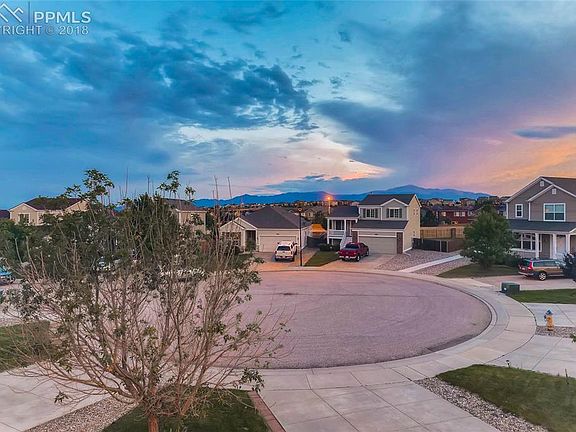 Fantastic View of Pikes Peak Sunsets in Your Quiet Cul-De-Sac