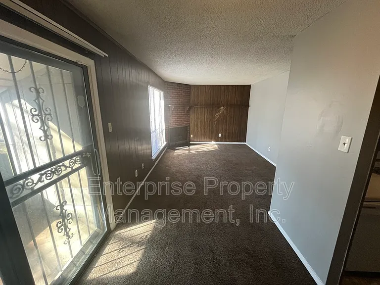 2827 Sonora Dr #2 — Photo 7