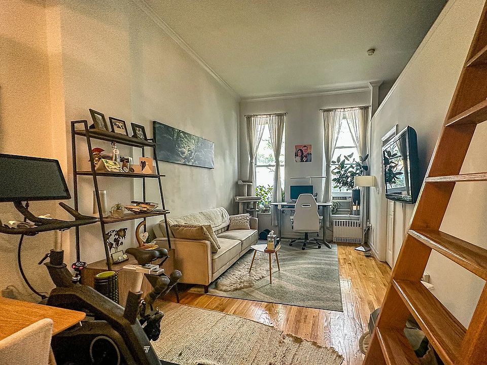 1st image of 28 W 96th St APT 3