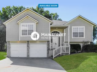 1115 Manse Dr, Raymore, MO 64083