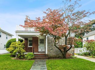 32 Mildred Pl, Lynbrook, NY 11563