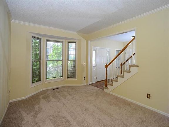 5th image of 15517 Beverly Ct