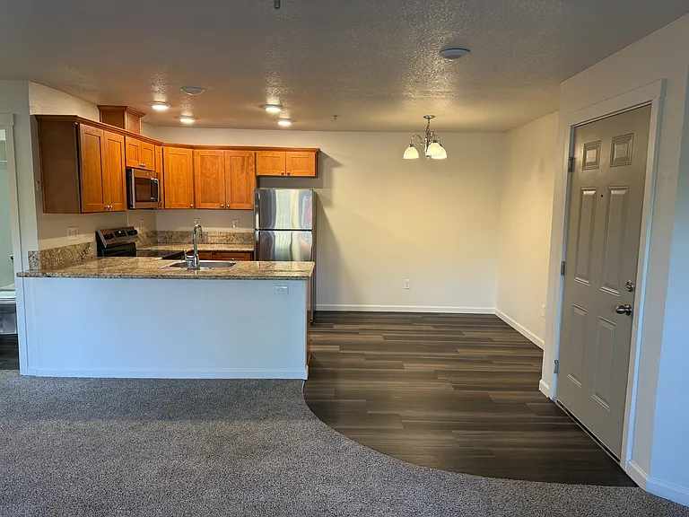 Sierra Point Apartments — Photo 10