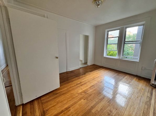 2390 Creston Ave APT B3