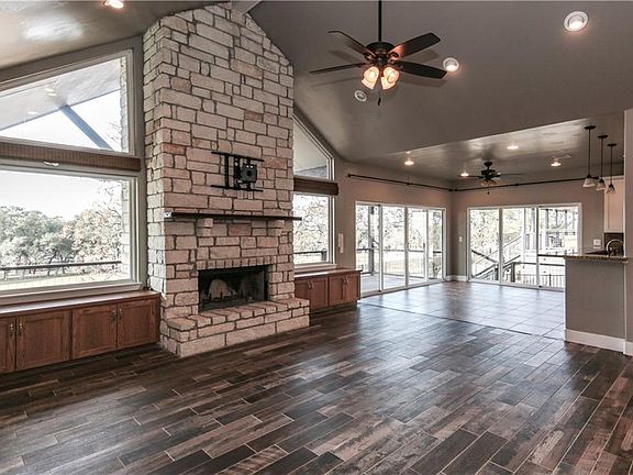 4th image of 64 Brookhollow Dr