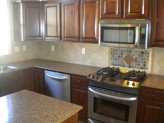 Kitchen w/ Island