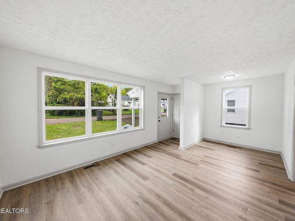 5th image of 3102 Boright Dr