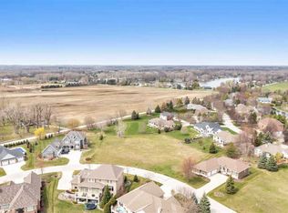 1098 Crown Pointe Cir, Suamico, WI 54173