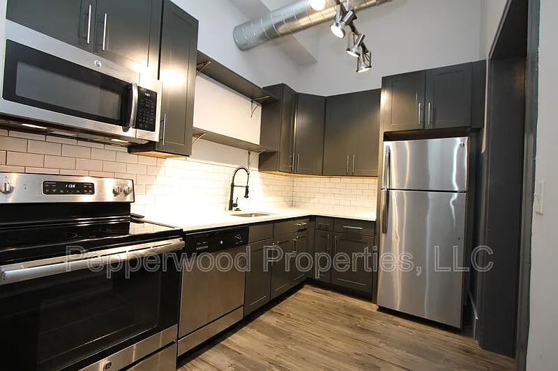1 bed, 1.0 bath, 765 sqft, $1,225 — Photo 2