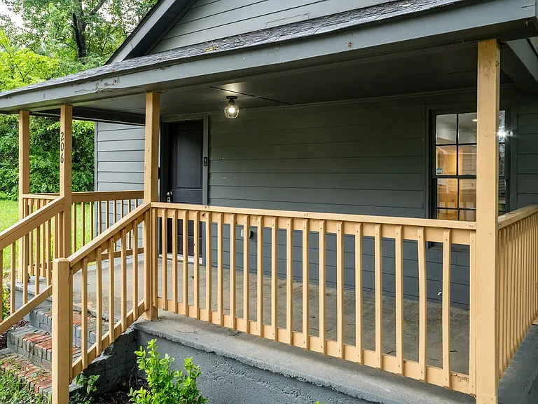 206 Temple Ave — Photo 3