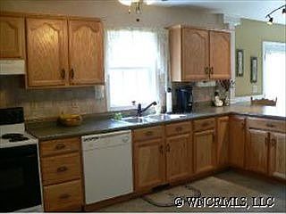 3rd image of 20 Laurel Hill Dr