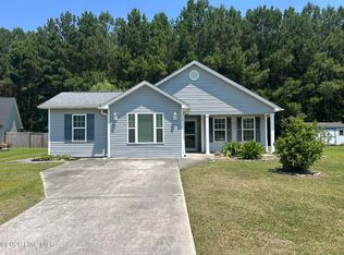 212 W Woodbine Ter, Burgaw, NC 28425