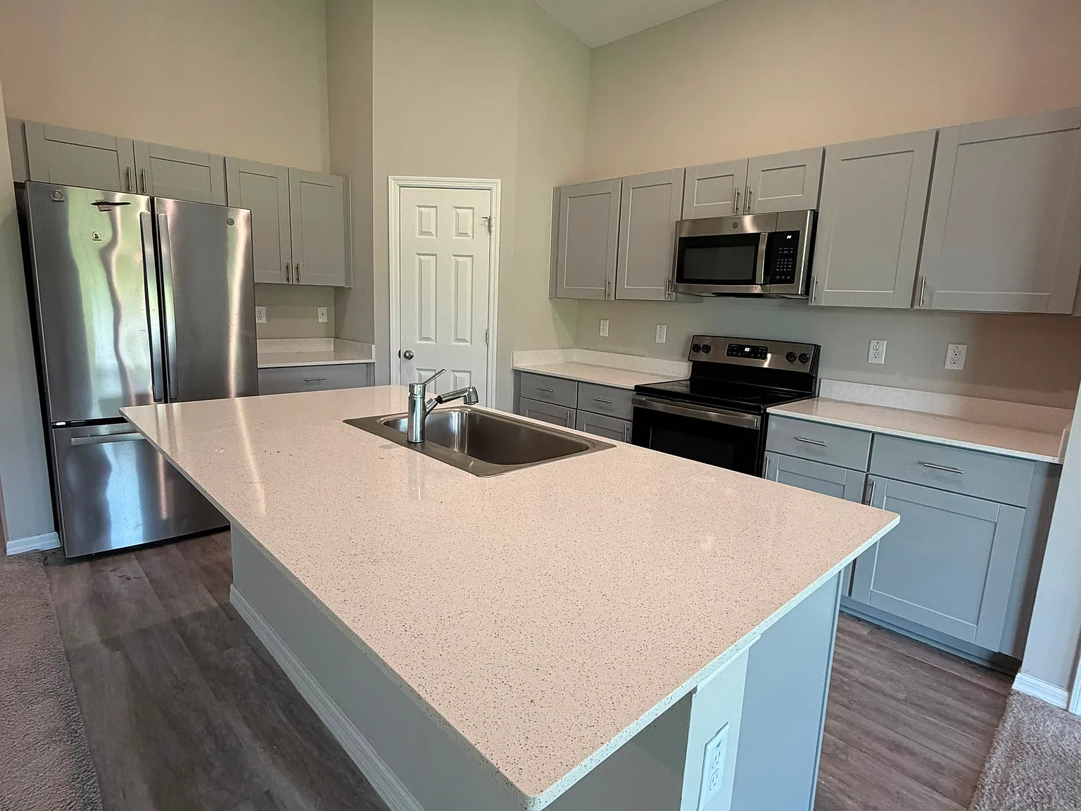 4 bed, 1850 sqft, $2,300 — Photo 3