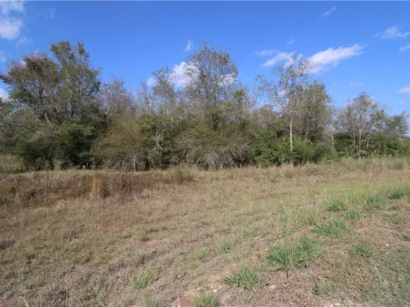 Pond Rd, Hearne, TX 77859