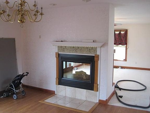 4th image of 19626 282nd St