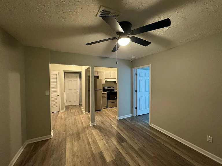 209 Lakeshore Dr — Photo 33