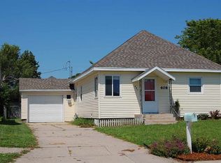 608 E 11th St, Cozad, NE 69130