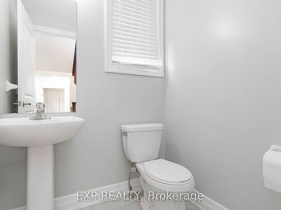 3rd image of 18 Hutton Cres