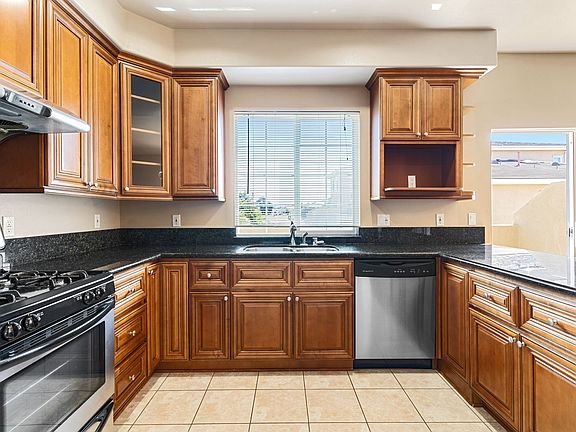 5th image of 12780 Lorna St APT D