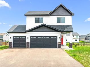 8199 384th Trl, North Branch, MN 55056