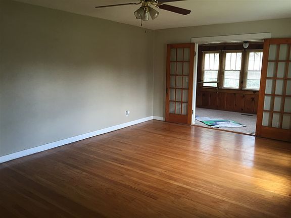 2nd image of 1701 Seifert Dr