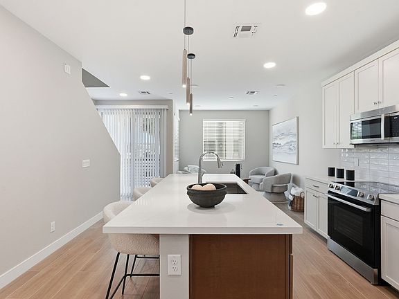 3rd image of 850 N 8th Ave #9
