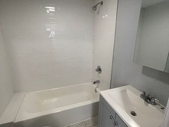 4th image of 1357 Evergreen Ave