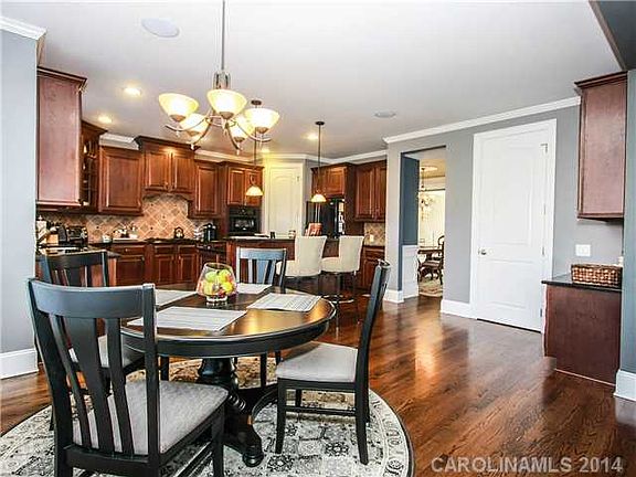 4th image of 1017 Ainsdale Dr