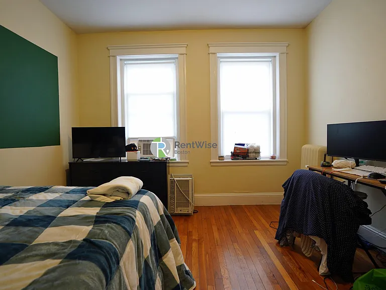 225 Kelton St #4U — Photo 5