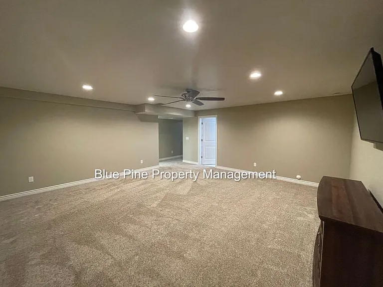 3601 Delaware Ave — Photo 27