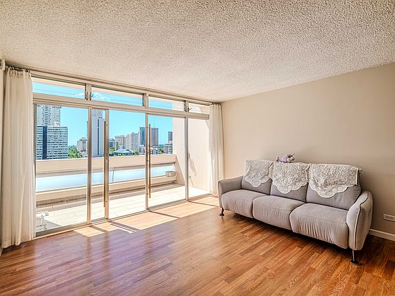 5th image of 500 University Ave APT 1114