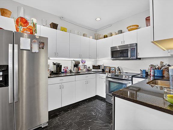 4th image of 290 Beacon St APT 4