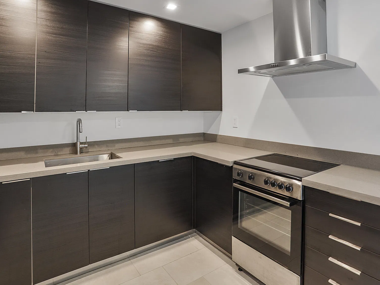 1 bed, 1.5 bath, 900 sqft, $2,200 — Photo 2
