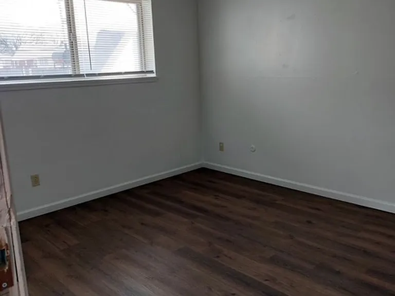 2250 S Oliver Ave — Photo 13