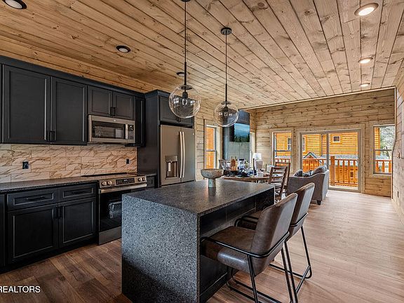 3rd image of 2104 Valley Creek Way