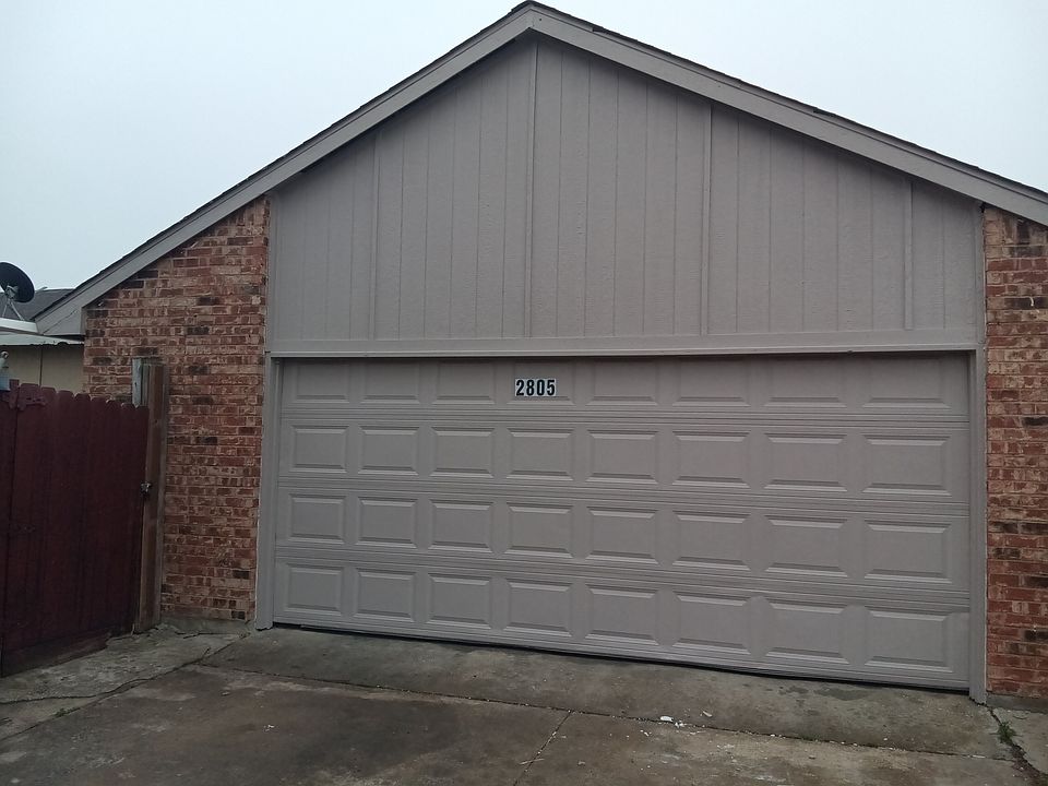 2nd image of 2805 Hackberry Ln