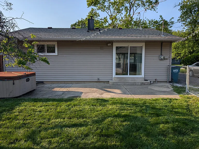 521 E Trevor St — Photo 16