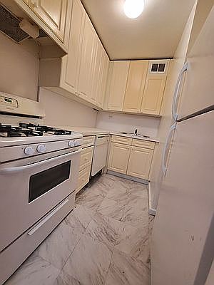 4th image of 71-40 112th St #606