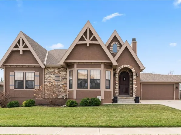 1209 SW Arborcrest Dr, Lees Summit, MO 64082